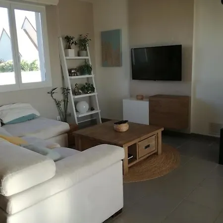 Holiday home Maison Dans Quartier Residentiel A Cote De Caen *